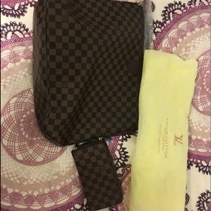 Purse, Wallet, and Dust cover.